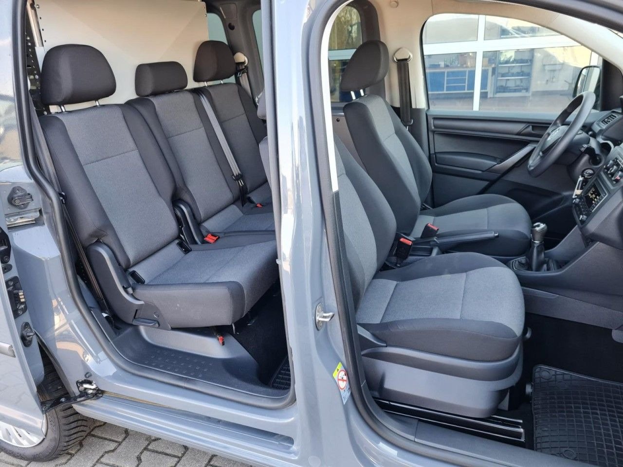 Volkswagen Caddy 4Motion TDi Kombi 5-Sitze TEMPO STHZ REGAL - Універсал: фото 4 Volkswagen Caddy 4Motion TDi Kombi 5-Sitze TEMPO STHZ REGAL - Універсал: фото 4
