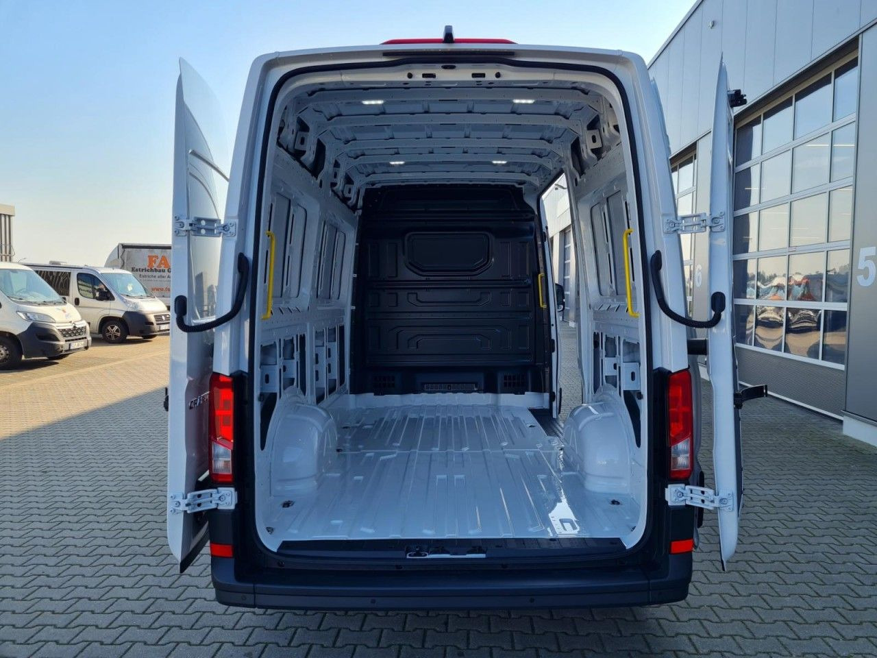 Volkswagen Crafter 35 Kasten MR L3H3 AG KLIMA KAMERA NAVI_A - Суцільнометалевий фургон: фото 5 Volkswagen Crafter 35 Kasten MR L3H3 AG KLIMA KAMERA NAVI_A - Суцільнометалевий фургон: фото 5