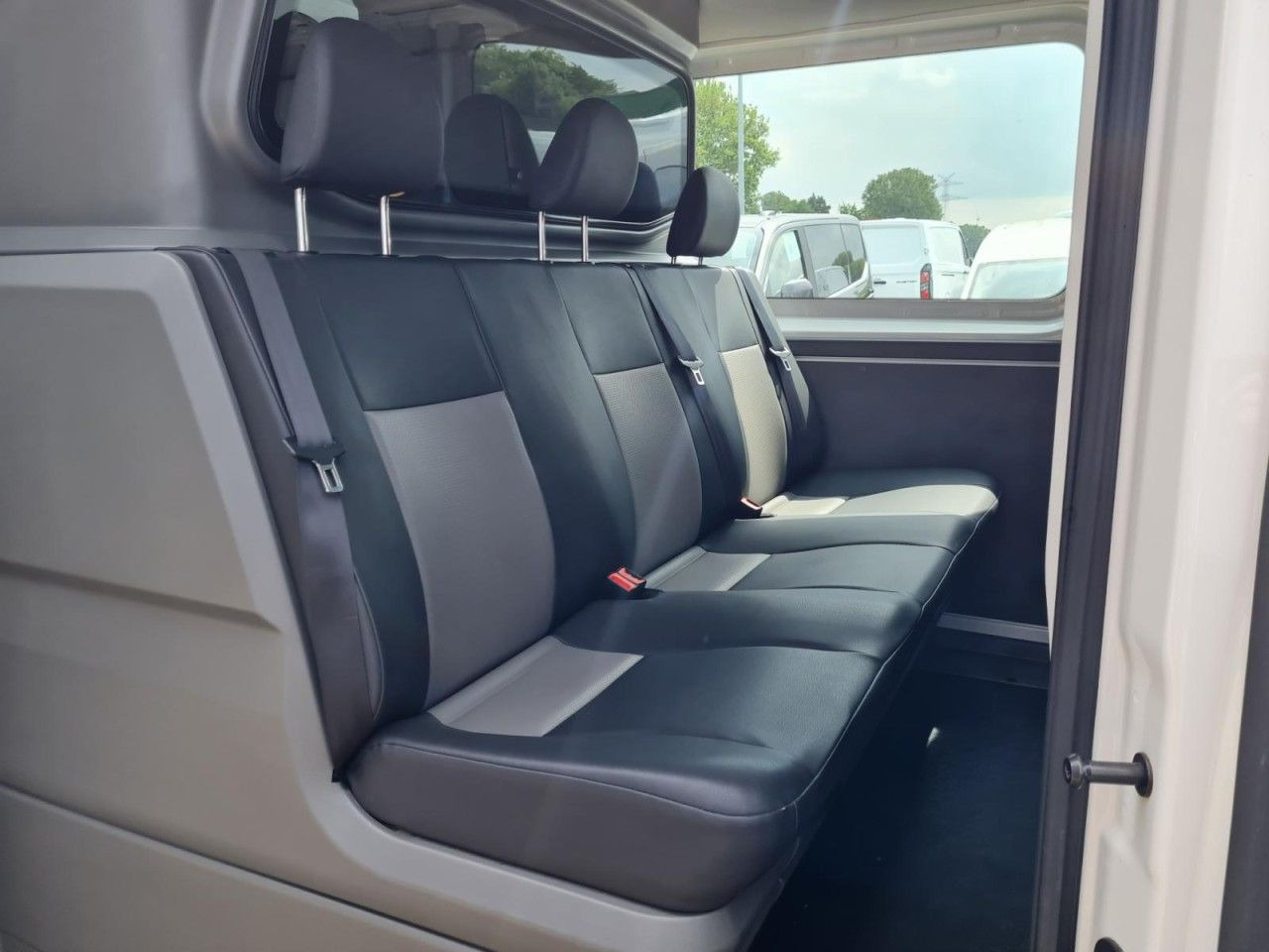 Суцільнометалевий фургон, Вантажопасажирський фургон Volkswagen Crafter 35 Kasten Plus Doka mixto TDI L2H2 AHK: фото 16
