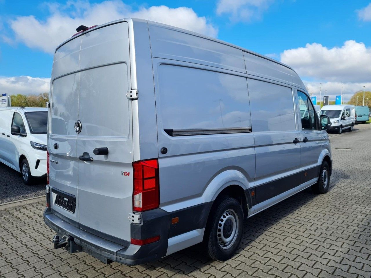Volkswagen Crafter 35 Kasten TDI MR hoch NAVI KLIMA TEMPOMA - Суцільнометалевий фургон: фото 4 Volkswagen Crafter 35 Kasten TDI MR hoch NAVI KLIMA TEMPOMA - Суцільнометалевий фургон: фото 4