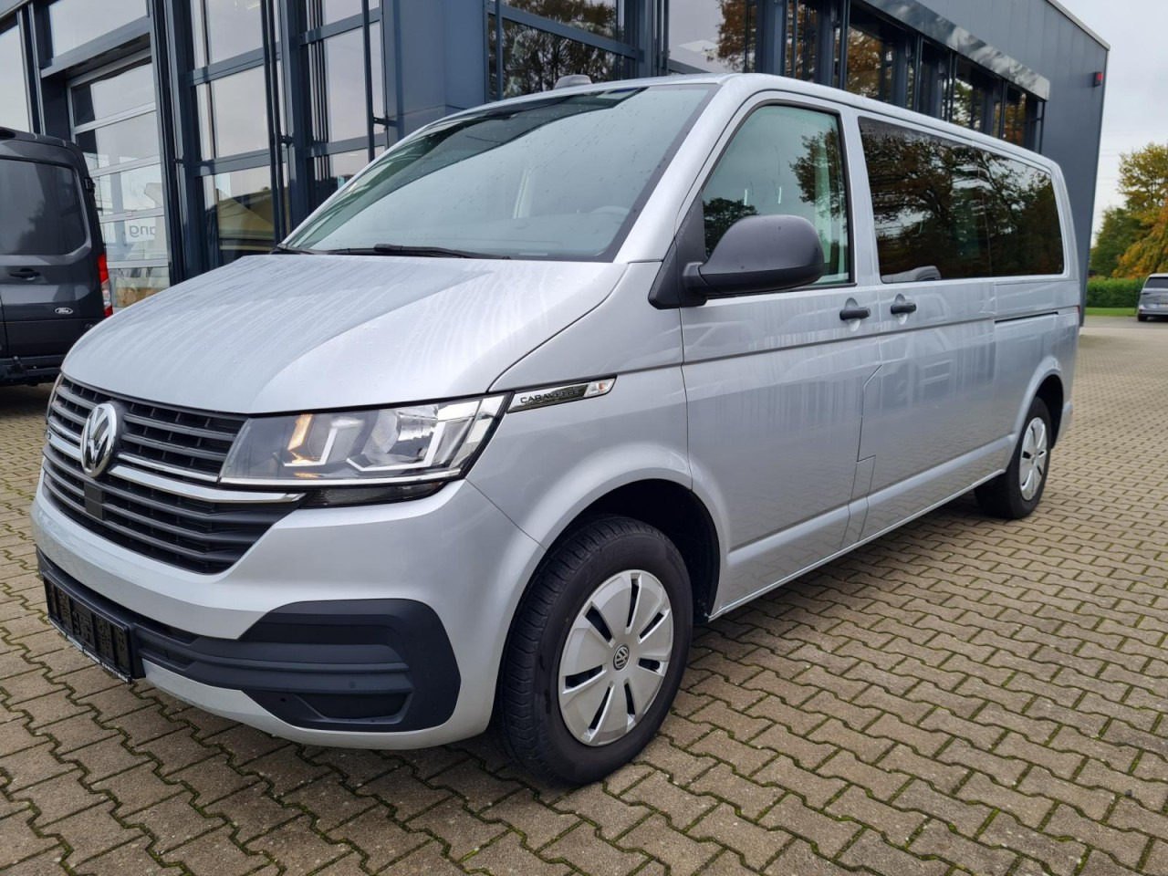 Volkswagen T6.1 Caravelle TDI lang 9 Sitzer 2 Schiebetüren Trendl. - Мікроавтобус, Пасажирський фургон: фото 1 Volkswagen T6.1 Caravelle TDI lang 9 Sitzer 2 Schiebetüren Trendl. - Мікроавтобус, Пасажирський фургон: фото 1