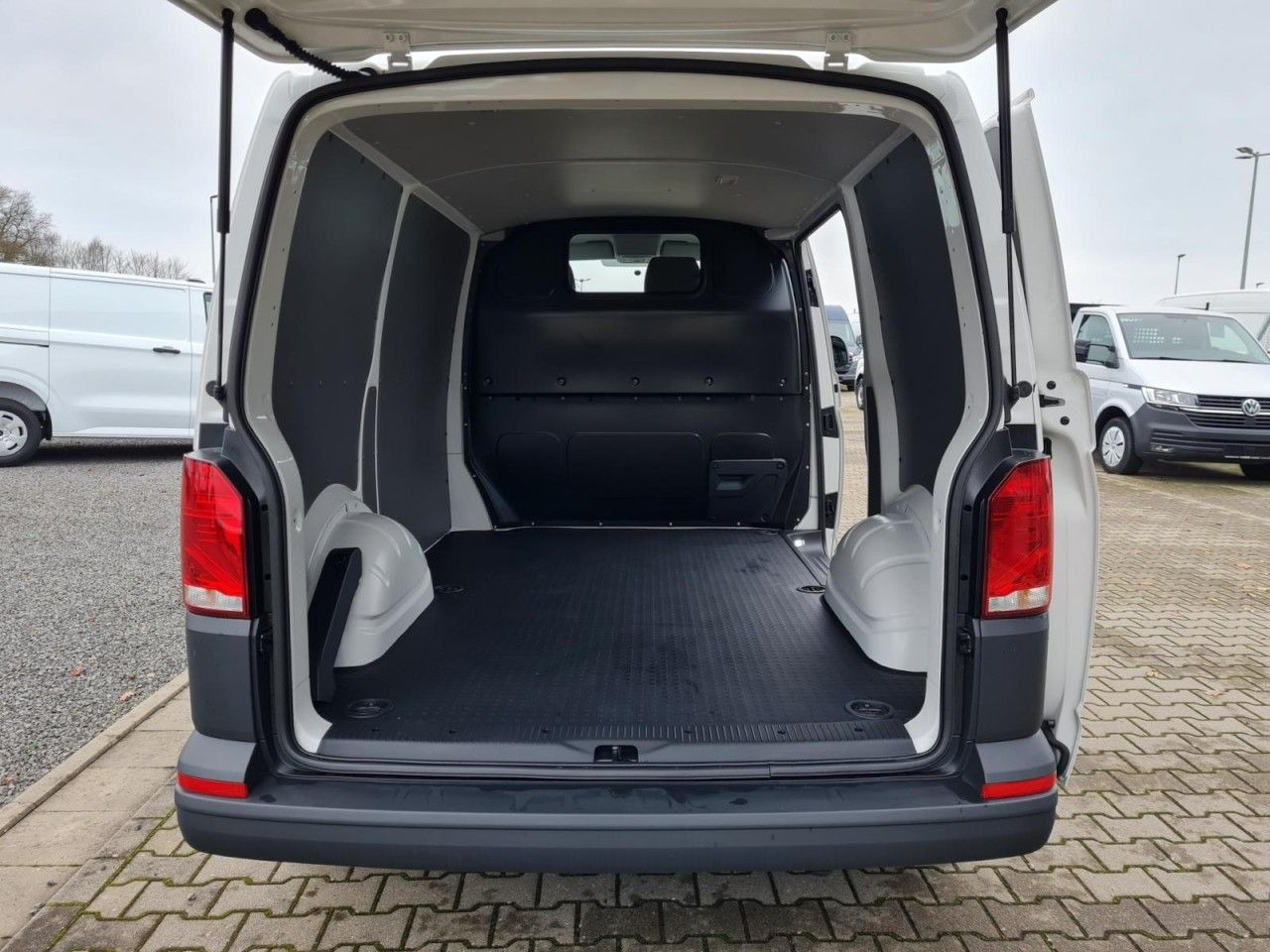 Volkswagen T6.1 Kasten L1 KR Heckklappe KAMERA KLIMA ALLWET - Легковий фургон: фото 5 Volkswagen T6.1 Kasten L1 KR Heckklappe KAMERA KLIMA ALLWET - Легковий фургон: фото 5