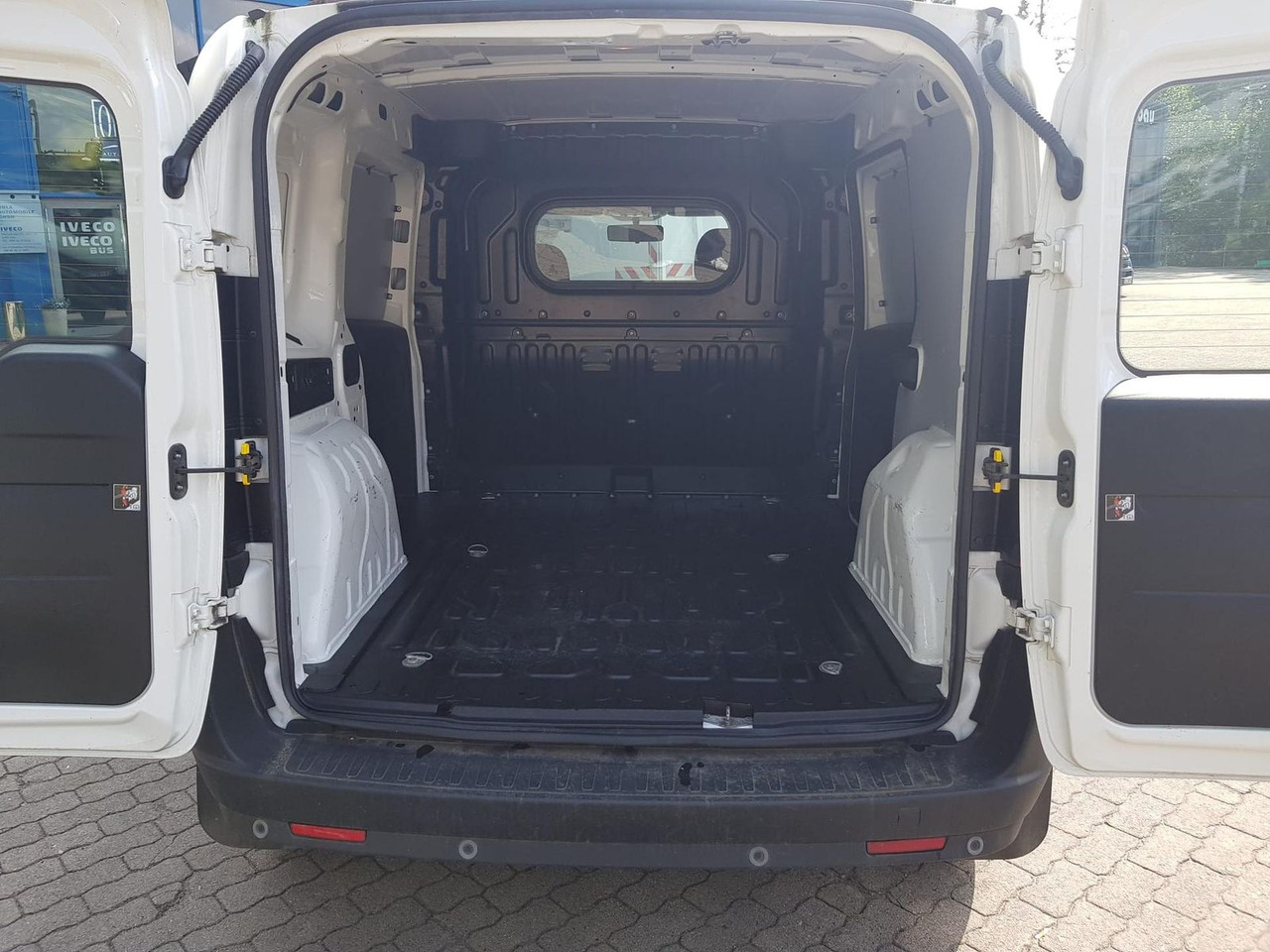 Fiat Doblo Kastenwagen SX 1.3 Klima, Radio mit Nav... - Пасажирський фургон: фото 5 Fiat Doblo Kastenwagen SX 1.3 Klima, Radio mit Nav... - Пасажирський фургон: фото 5