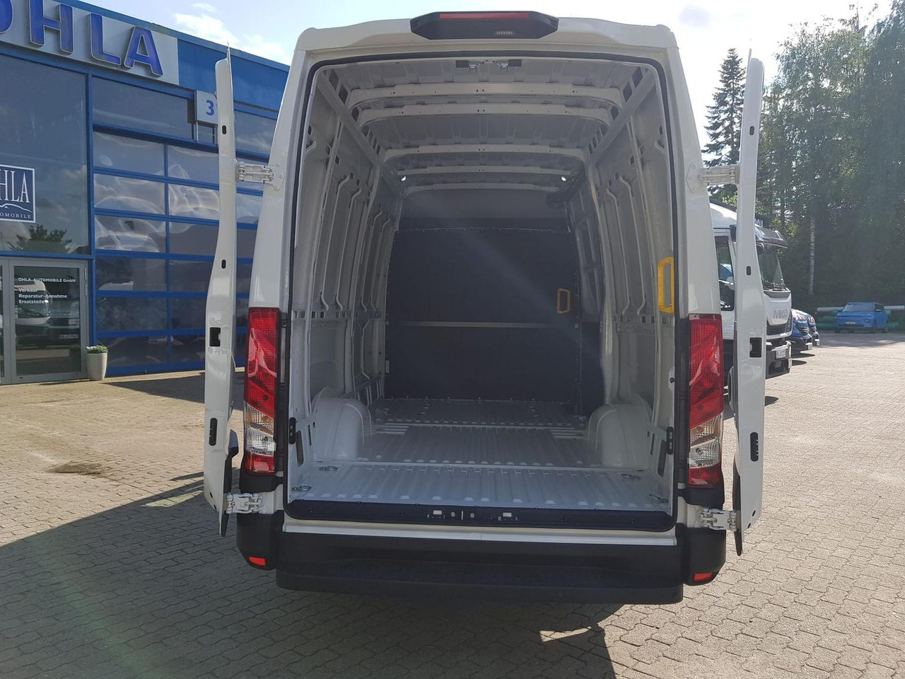 Iveco Daily 35S14A8 V Y mit Rückfahrkamera und Radi... - Суцільнометалевий фургон: фото 5 Iveco Daily 35S14A8 V Y mit Rückfahrkamera und Radi... - Суцільнометалевий фургон: фото 5