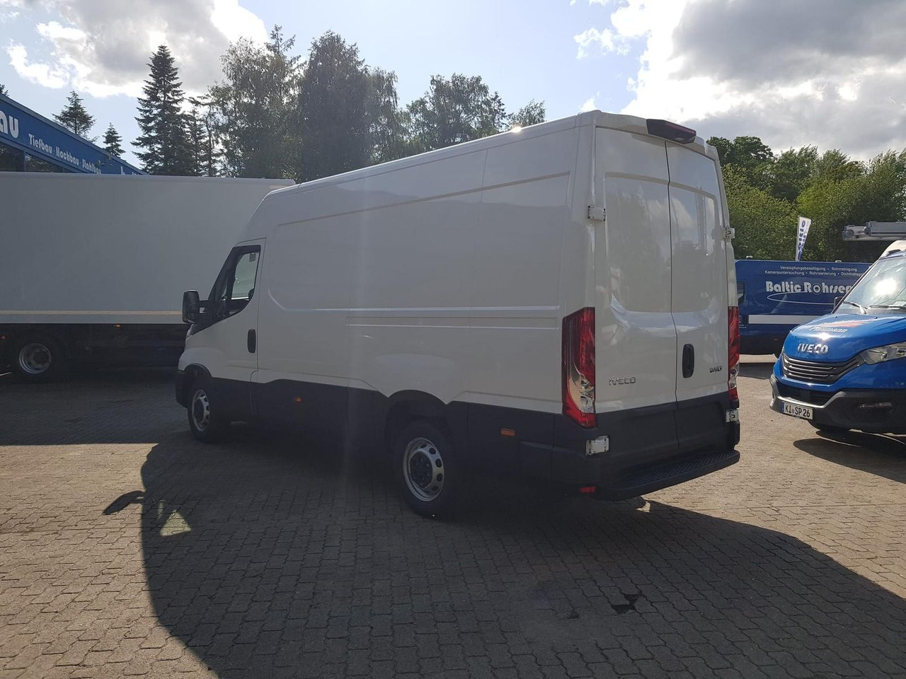 Iveco Daily 35S14A8 V Y mit Rückfahrkamera und Radi... - Суцільнометалевий фургон: фото 3 Iveco Daily 35S14A8 V Y mit Rückfahrkamera und Radi... - Суцільнометалевий фургон: фото 3