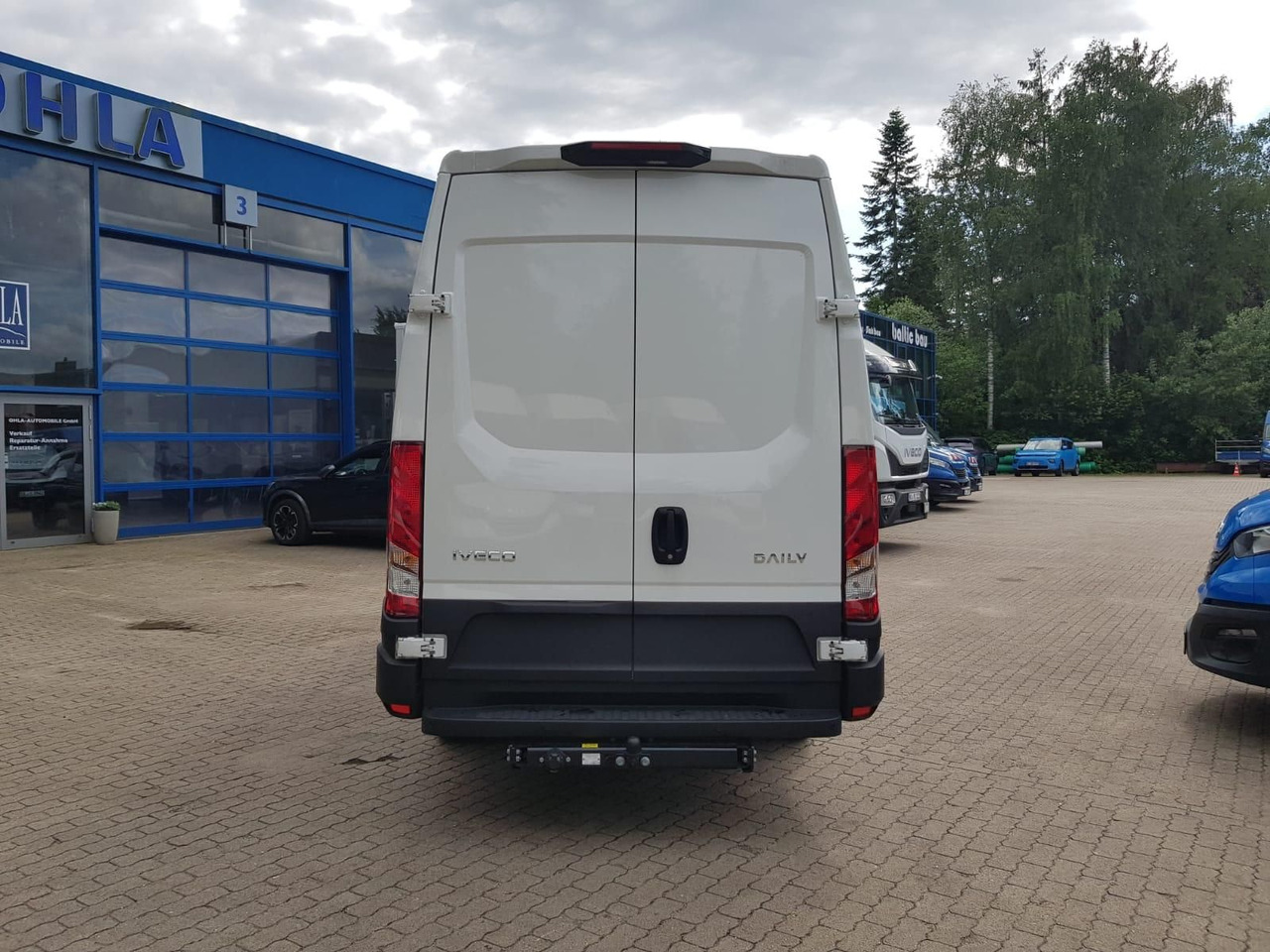 Iveco Daily 35S18HA8 V 3520L mit AHK, Rückfahrkamer... - Суцільнометалевий фургон: фото 4 Iveco Daily 35S18HA8 V 3520L mit AHK, Rückfahrkamer... - Суцільнометалевий фургон: фото 4