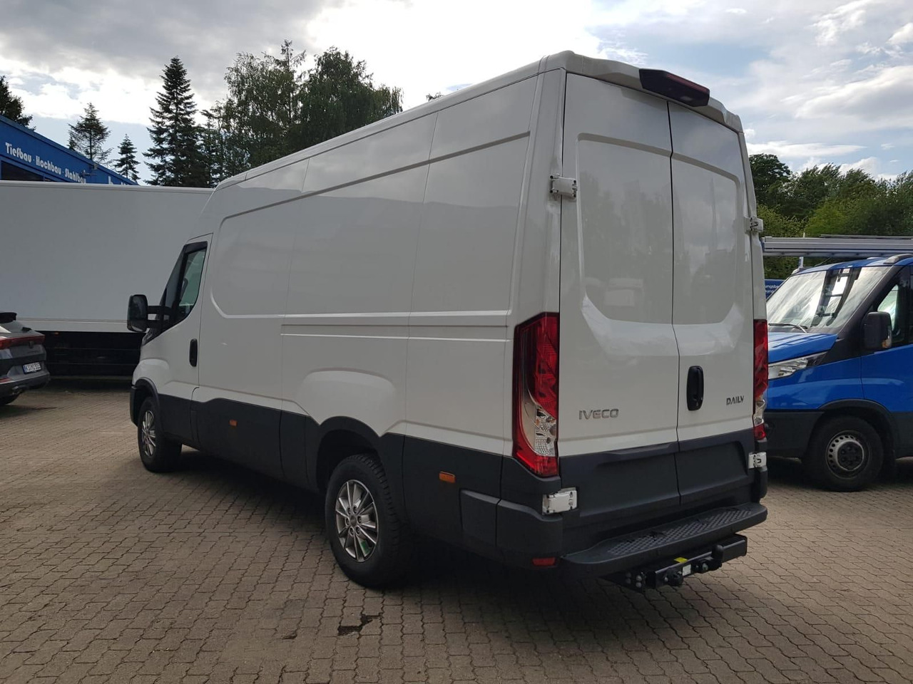 Iveco Daily 35S18HA8 V 3520L mit AHK, Rückfahrkamer... - Суцільнометалевий фургон: фото 3 Iveco Daily 35S18HA8 V 3520L mit AHK, Rückfahrkamer... - Суцільнометалевий фургон: фото 3