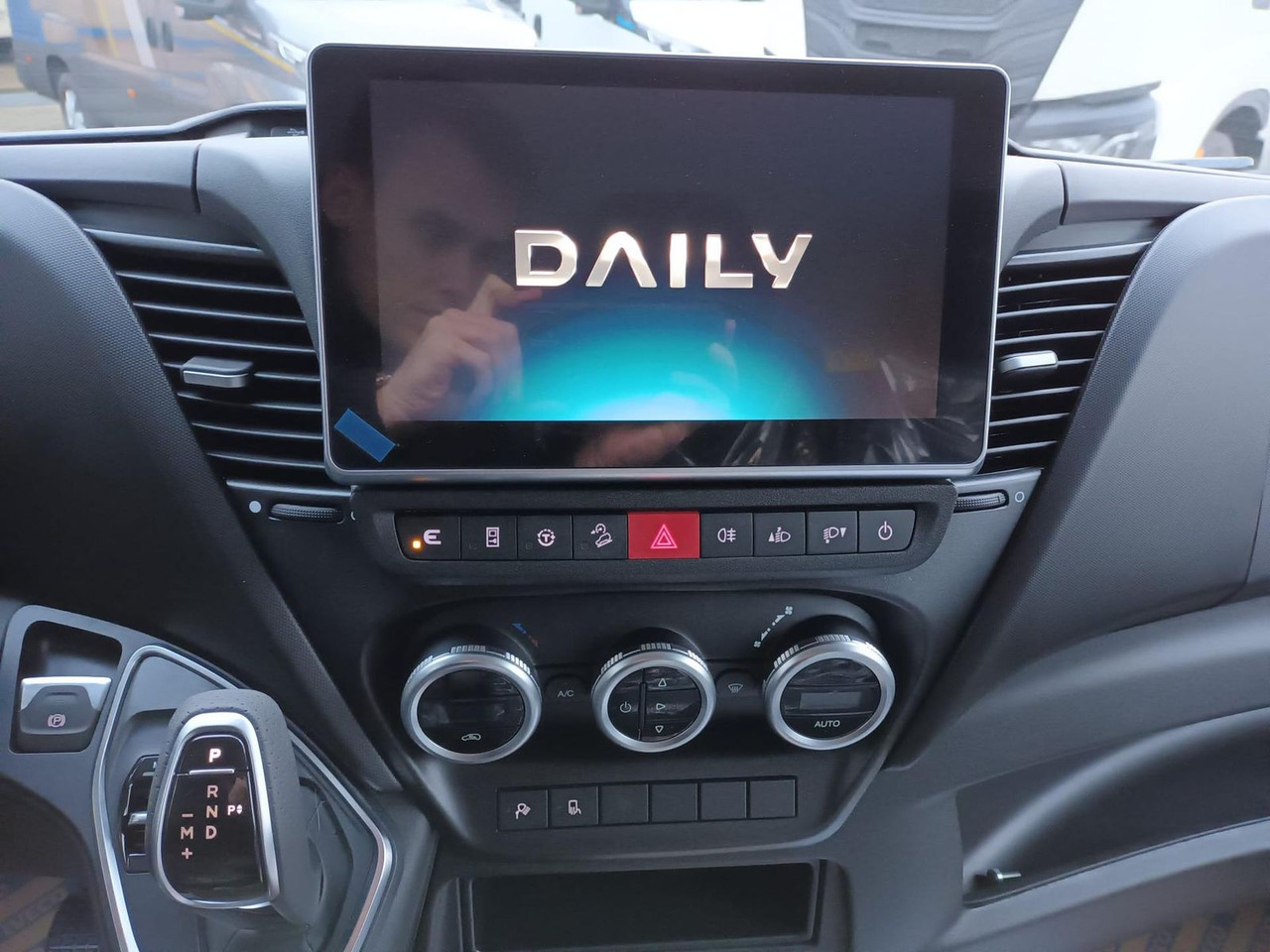 Суцільнометалевий фургон Iveco Daily 35S18HA8V 4100 KLIMA*AHK*RÜCKFAHRKAMERA...: фото 13 Суцільнометалевий фургон Iveco Daily 35S18HA8V 4100 KLIMA*AHK*RÜCKFAHRKAMERA...: фото 13