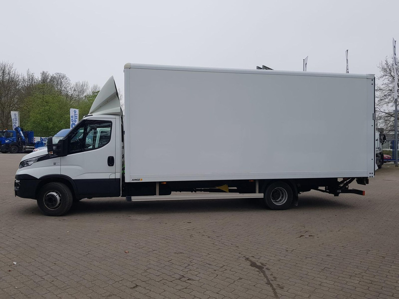 Iveco Daily 70C18HA8/P Koffer, Luftfederung, Kamera - Фургон з закритим кузовом: фото 3 Iveco Daily 70C18HA8/P Koffer, Luftfederung, Kamera - Фургон з закритим кузовом: фото 3
