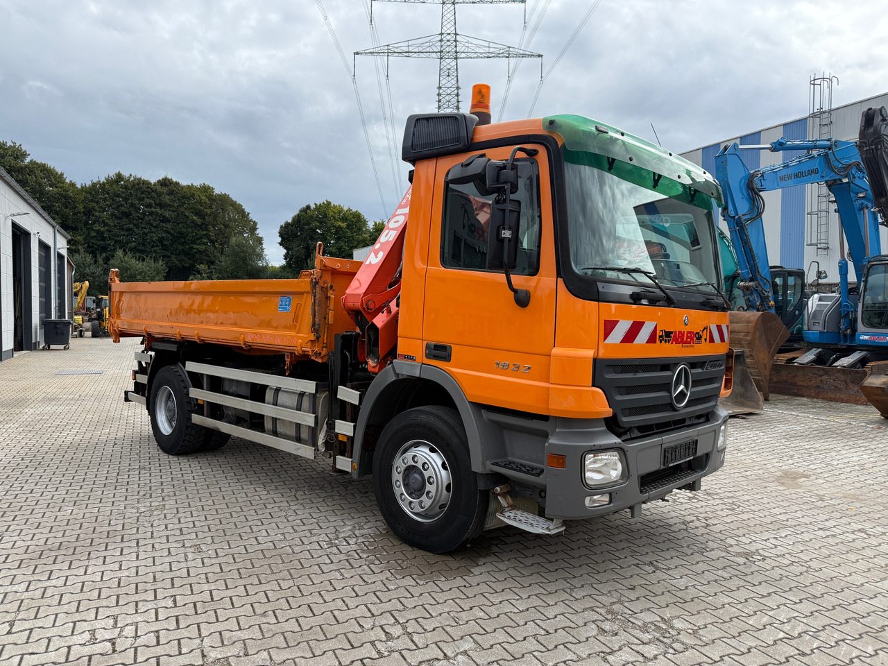 Mercedes-Benz 1832 Actros MP2 3-Seiten-Kipper mit Kran + Funk - Самоскид вантажівка, Вантажівка з маніпулятором: фото 3 Mercedes-Benz 1832 Actros MP2 3-Seiten-Kipper mit Kran + Funk - Самоскид вантажівка, Вантажівка з маніпулятором: фото 3