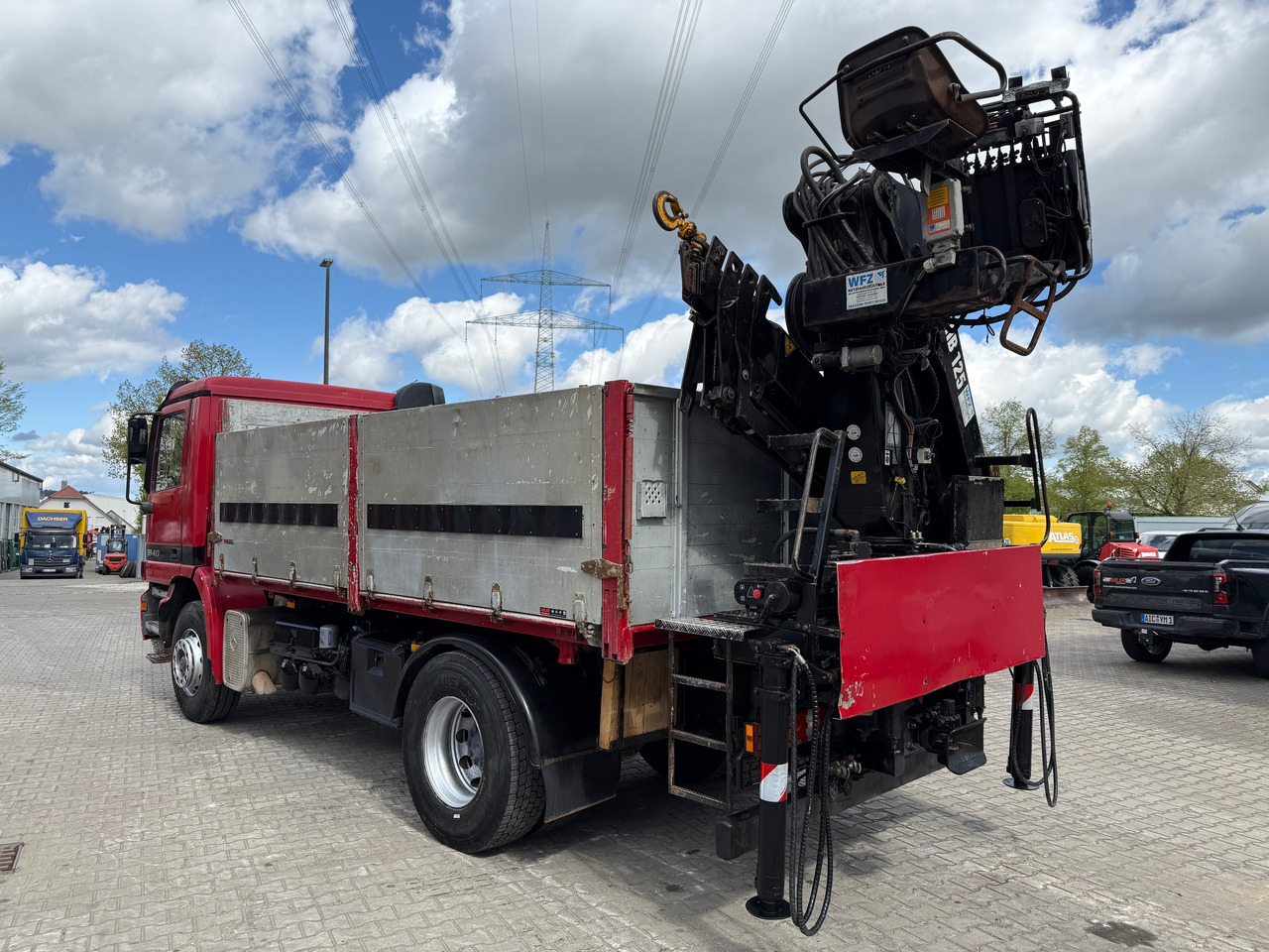 Mercedes-Benz 1840 Actros 2-Seiten-Kipper mit Kran Hiab 125-3 mit Funk - Бортова вантажівка/ Платформа, Вантажівка з маніпулятором: фото 5 Mercedes-Benz 1840 Actros 2-Seiten-Kipper mit Kran Hiab 125-3 mit Funk - Бортова вантажівка/ Платформа, Вантажівка з маніпулятором: фото 5