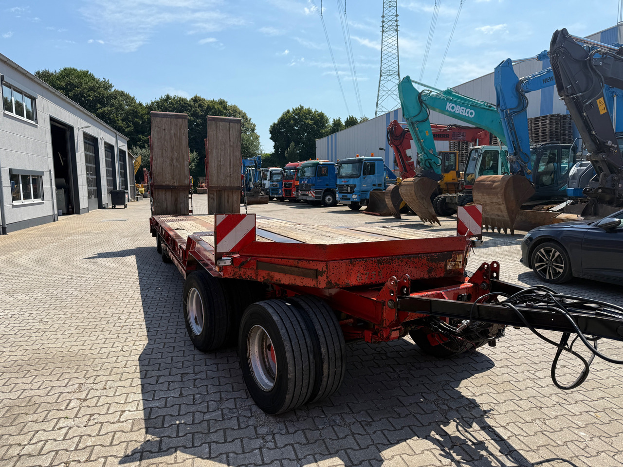 Müller Mitteltal T4 Kompakt Tieflader mit hydr. Rampen - Низькорамна платформа причіп: фото 3 Müller Mitteltal T4 Kompakt Tieflader mit hydr. Rampen - Низькорамна платформа причіп: фото 3