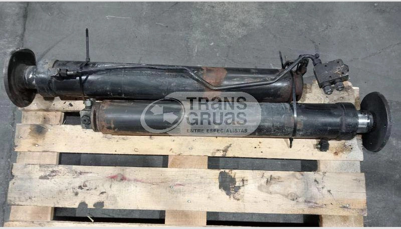 Кран-маніпулятор в категорії Вантажівки Grúa HMF 1563 K2 solo para recambios: фото 7