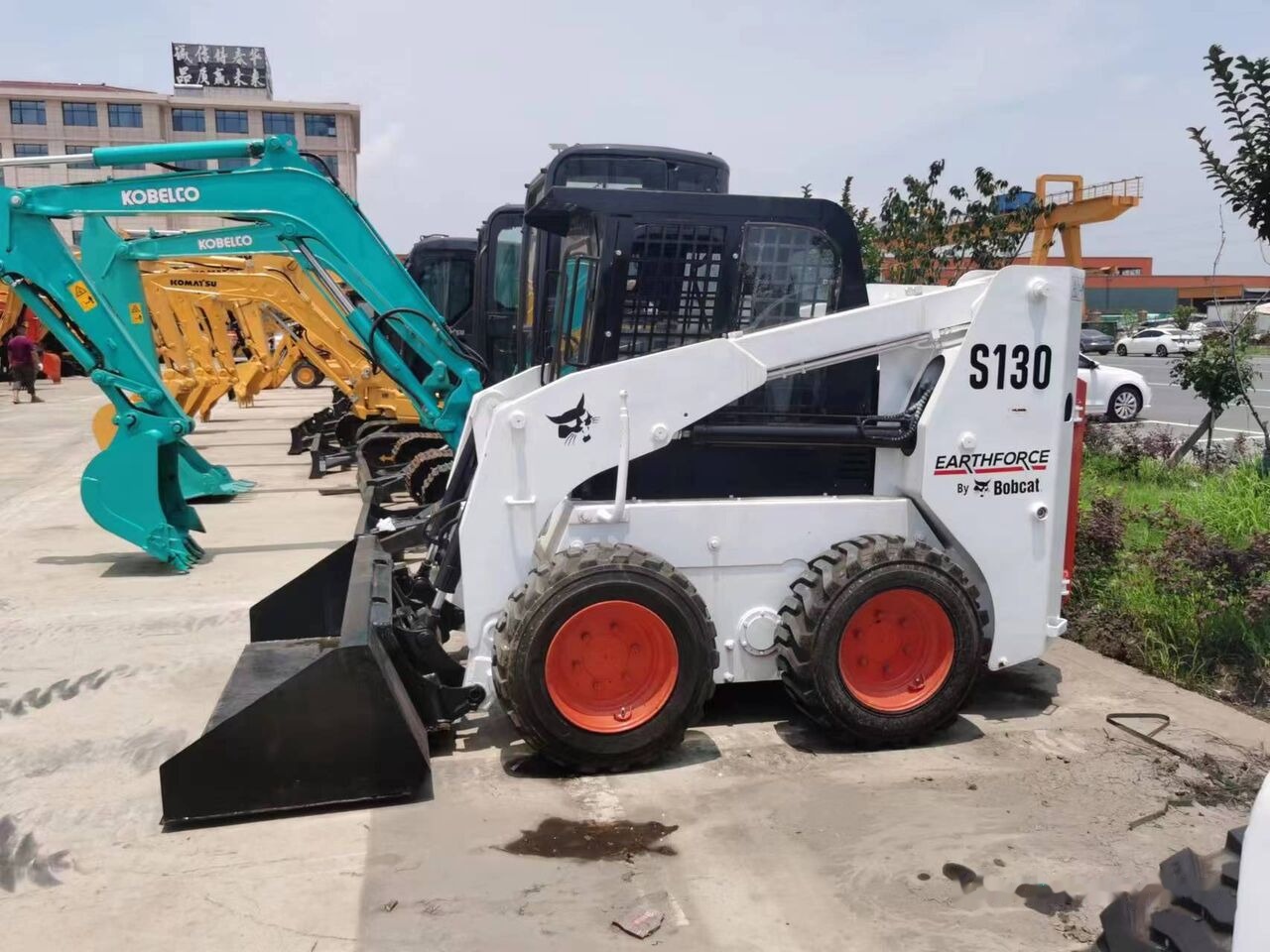 Bobcat S130 - Міні-навантажувач: фото 2 Bobcat S130 - Міні-навантажувач: фото 2