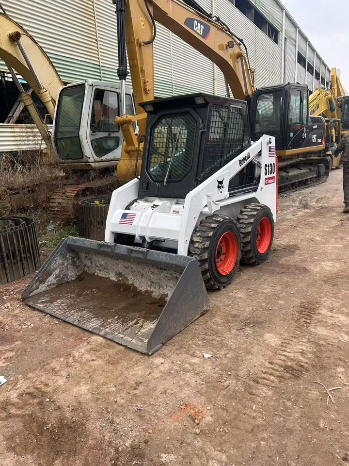 Bobcat S130 - Міні-навантажувач: фото 2 Bobcat S130 - Міні-навантажувач: фото 2