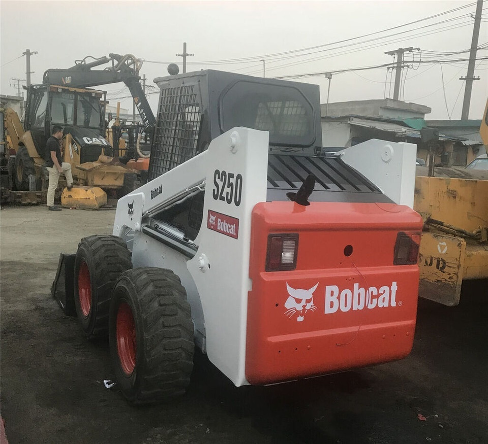 Bobcat S250 - Міні-навантажувач: фото 3 Bobcat S250 - Міні-навантажувач: фото 3