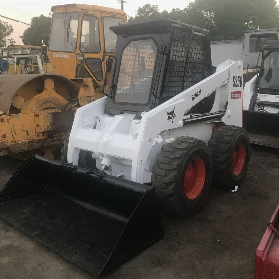 Bobcat S250 - Міні-навантажувач: фото 1 Bobcat S250 - Міні-навантажувач: фото 1