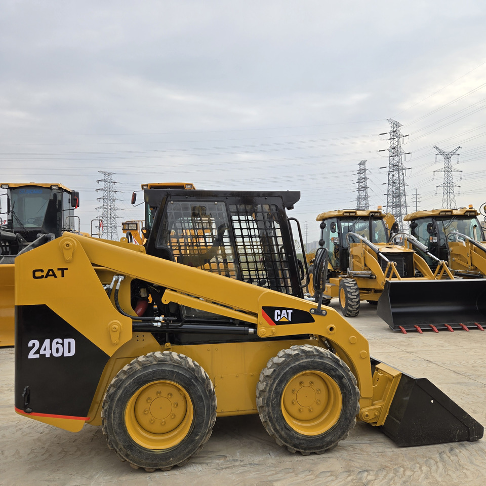 CATERPILLAR 246D - Міні-навантажувач: фото 5 CATERPILLAR 246D - Міні-навантажувач: фото 5