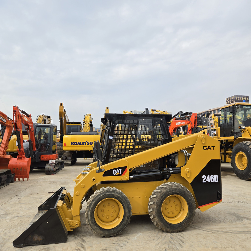 CATERPILLAR 246D - Міні-навантажувач: фото 3 CATERPILLAR 246D - Міні-навантажувач: фото 3