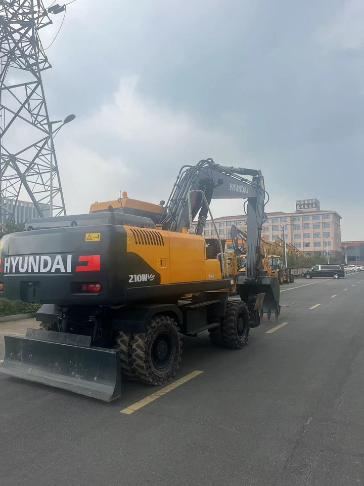 HYUNDAI R210W - Колісний екскаватор: фото 2 HYUNDAI R210W - Колісний екскаватор: фото 2