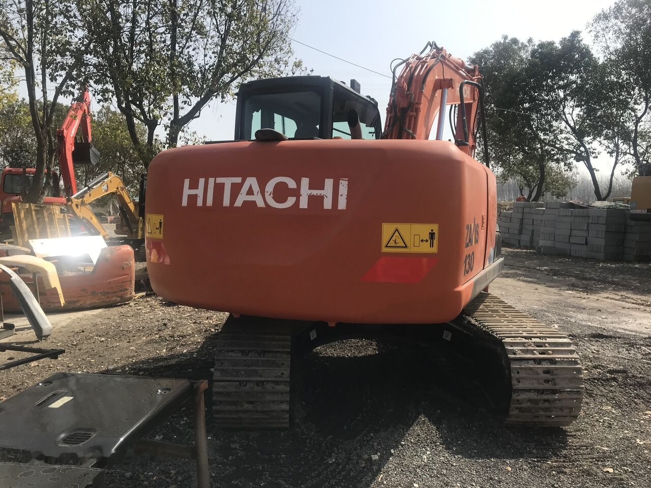 Hitachi ZX130 - Гусеничний екскаватор: фото 5 Hitachi ZX130 - Гусеничний екскаватор: фото 5