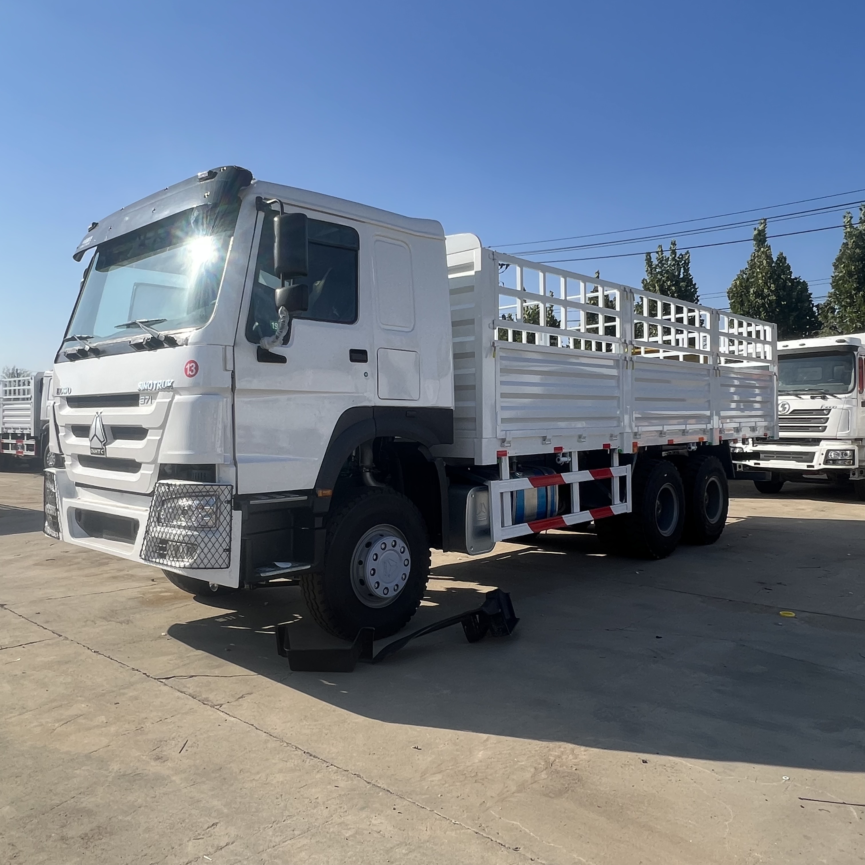 Sinotruk HOWO 371 6*4 Fence truck - Бортова вантажівка/ Платформа: фото 1 Sinotruk HOWO 371 6*4 Fence truck - Бортова вантажівка/ Платформа: фото 1