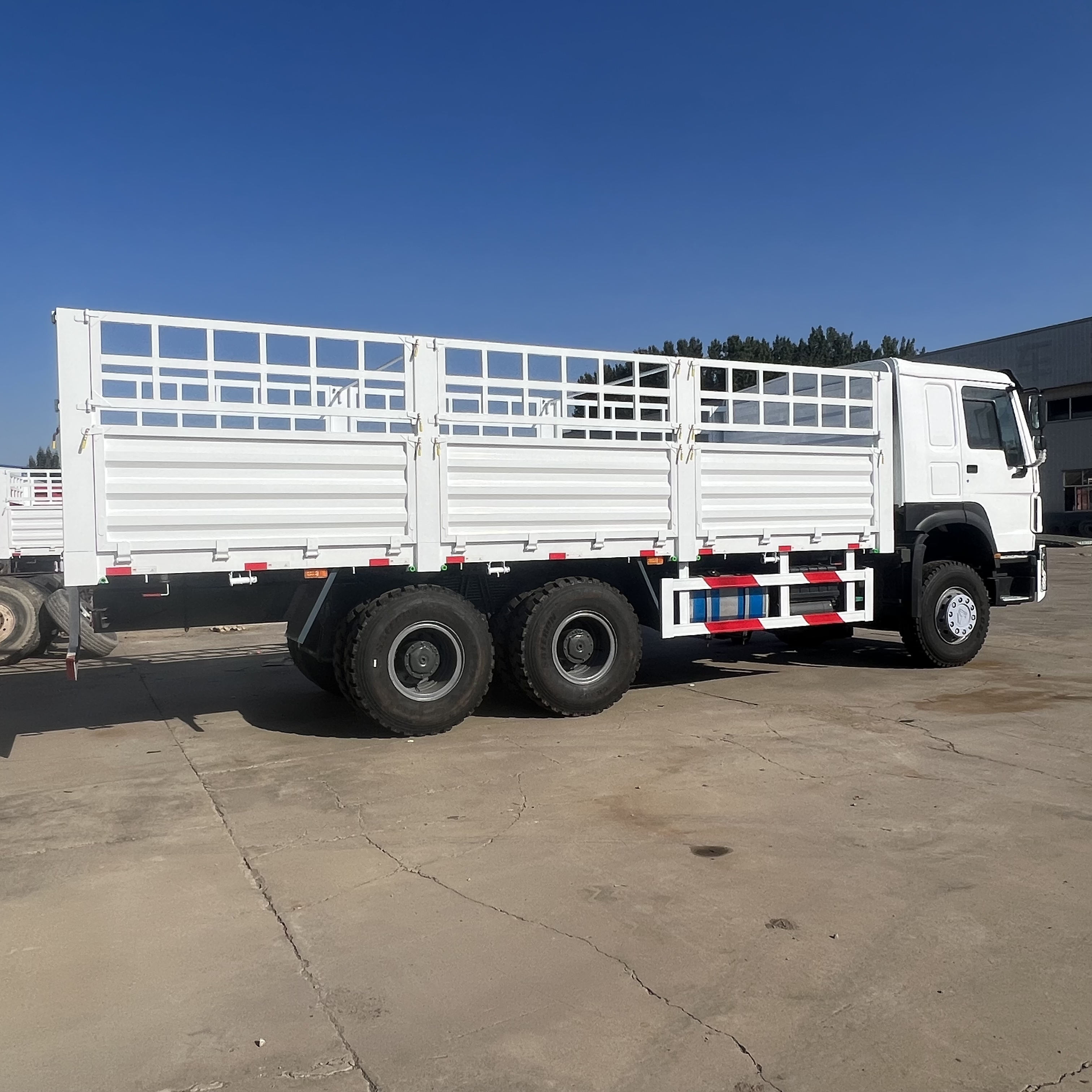 Sinotruk HOWO 371 6*4 Fence truck - Бортова вантажівка/ Платформа: фото 3 Sinotruk HOWO 371 6*4 Fence truck - Бортова вантажівка/ Платформа: фото 3