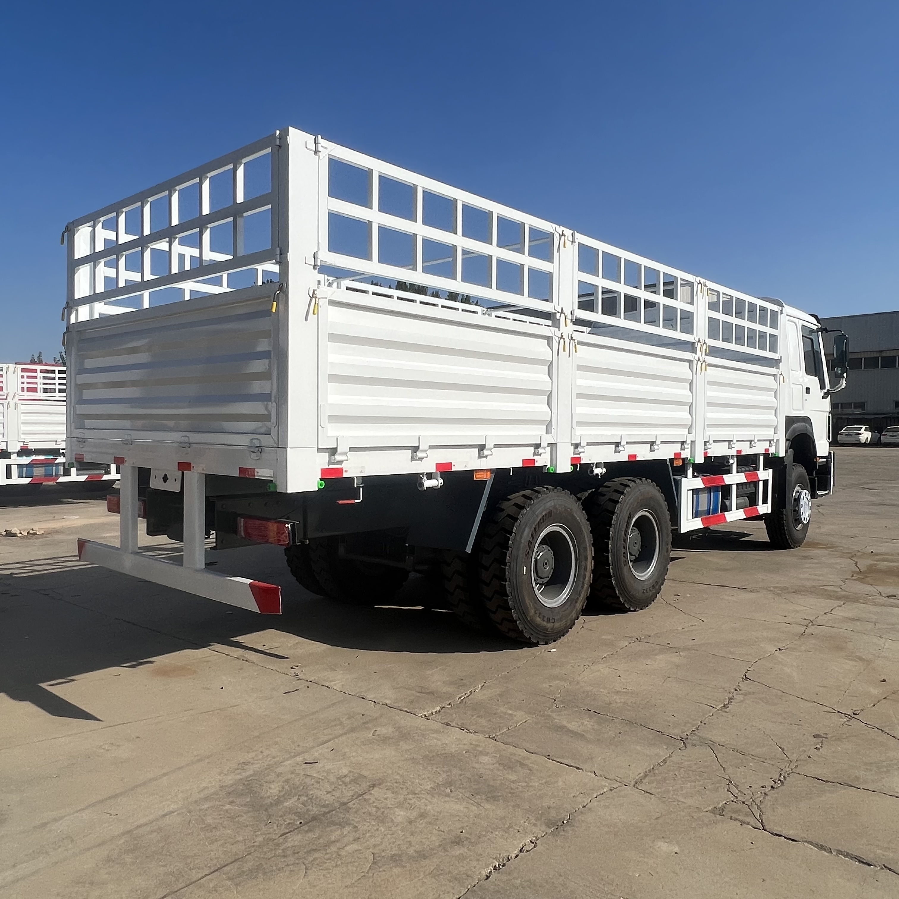 Sinotruk HOWO 371 6*4 Fence truck - Бортова вантажівка/ Платформа: фото 4 Sinotruk HOWO 371 6*4 Fence truck - Бортова вантажівка/ Платформа: фото 4