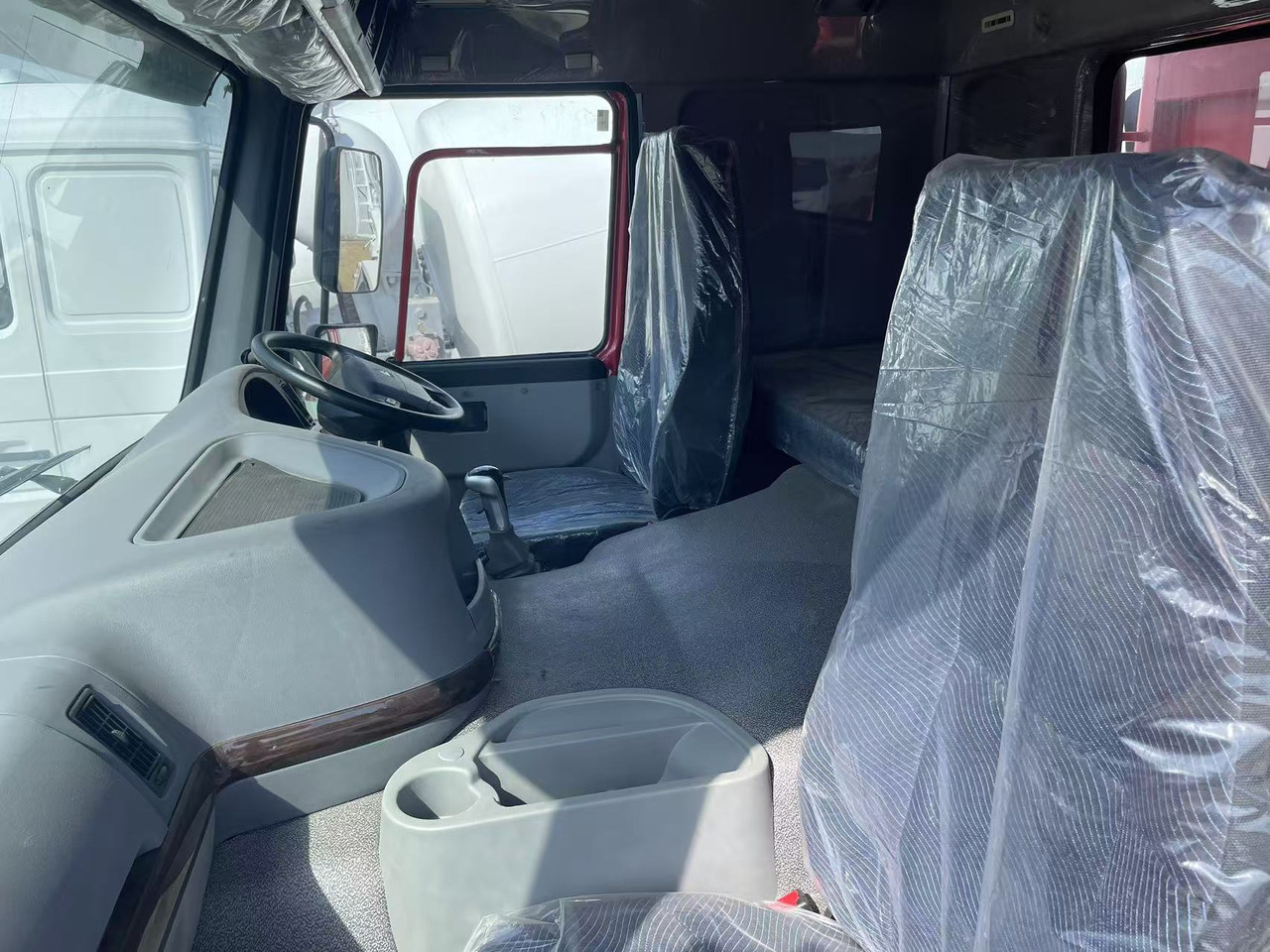 Sinotruk HOWO 371 8*4 Dump truck - Самоскид вантажівка: фото 5 Sinotruk HOWO 371 8*4 Dump truck - Самоскид вантажівка: фото 5