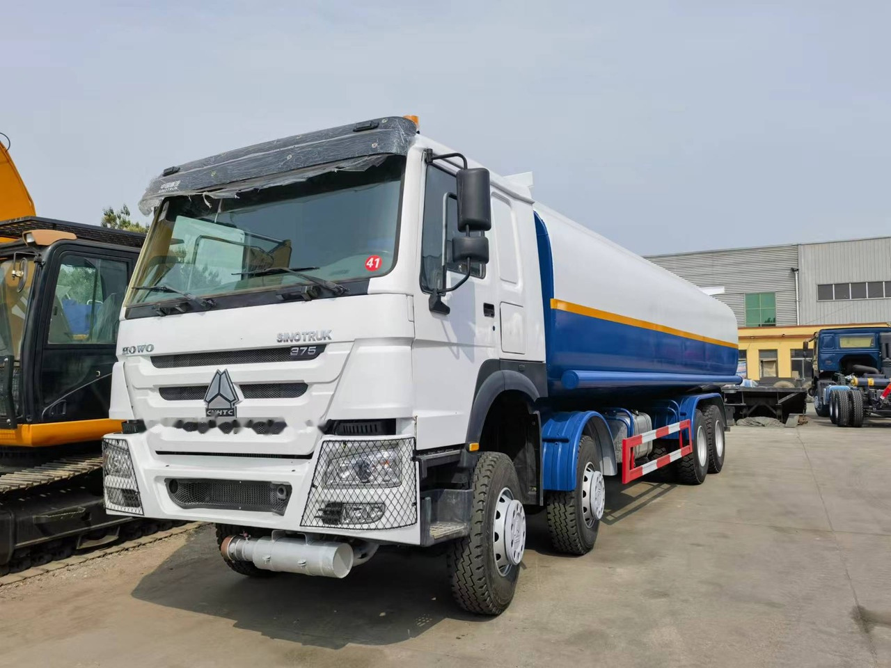 Вантажівка цистерна Sinotruk HOWO 375 8*4 Tank truck: фото 6 Вантажівка цистерна Sinotruk HOWO 375 8*4 Tank truck: фото 6
