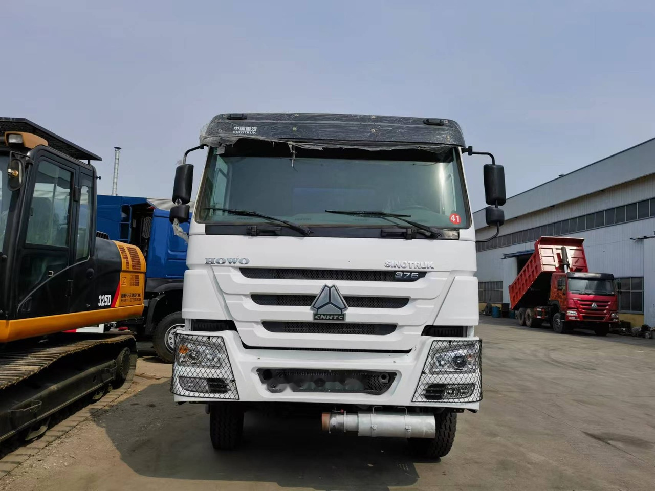 Вантажівка цистерна Sinotruk HOWO 375 8*4 Tank truck: фото 10 Вантажівка цистерна Sinotruk HOWO 375 8*4 Tank truck: фото 10