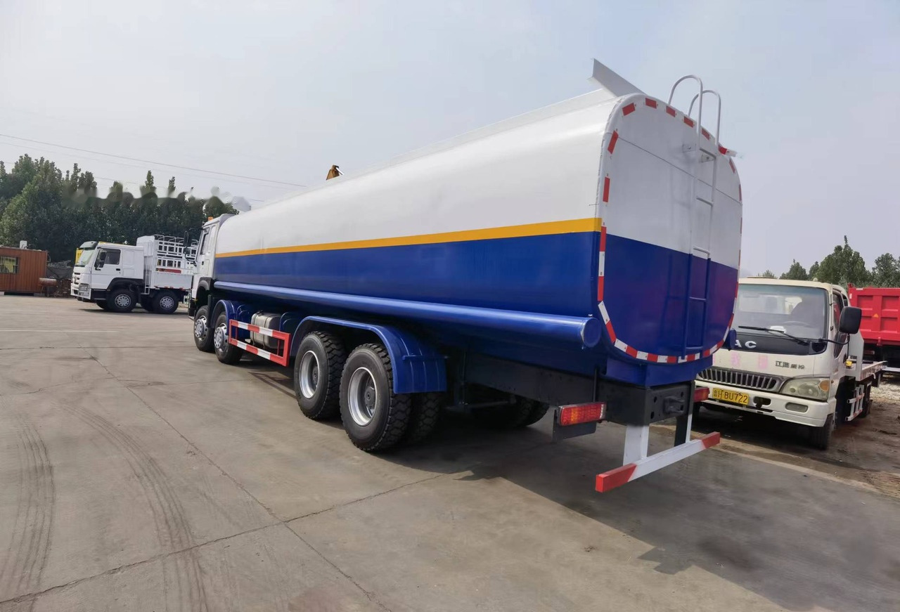 Вантажівка цистерна Sinotruk HOWO 375 8*4 Tank truck: фото 7 Вантажівка цистерна Sinotruk HOWO 375 8*4 Tank truck: фото 7