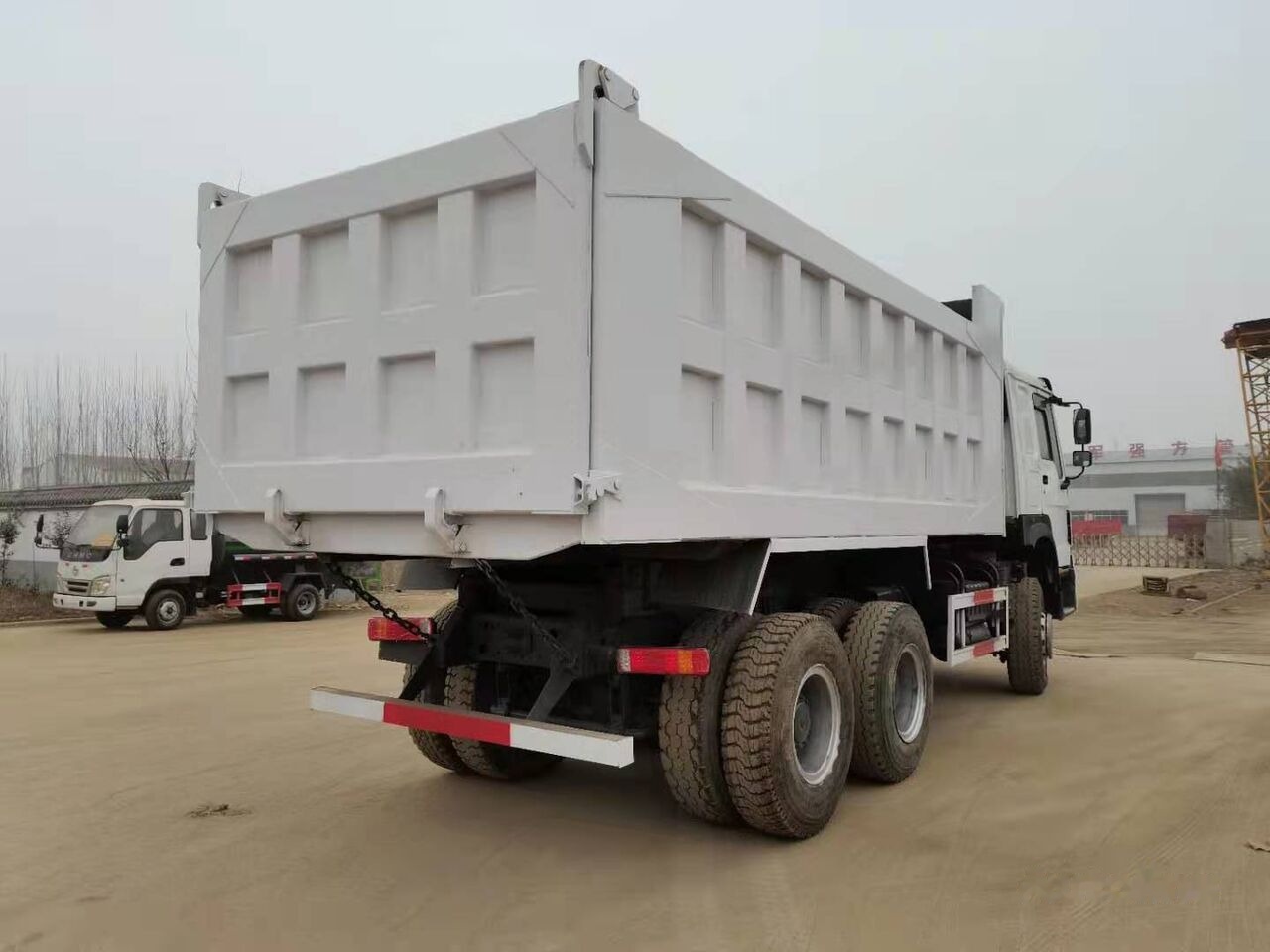 Sinotruk HOWO 6*4 Dump truck - Самоскид вантажівка: фото 2 Sinotruk HOWO 6*4 Dump truck - Самоскид вантажівка: фото 2