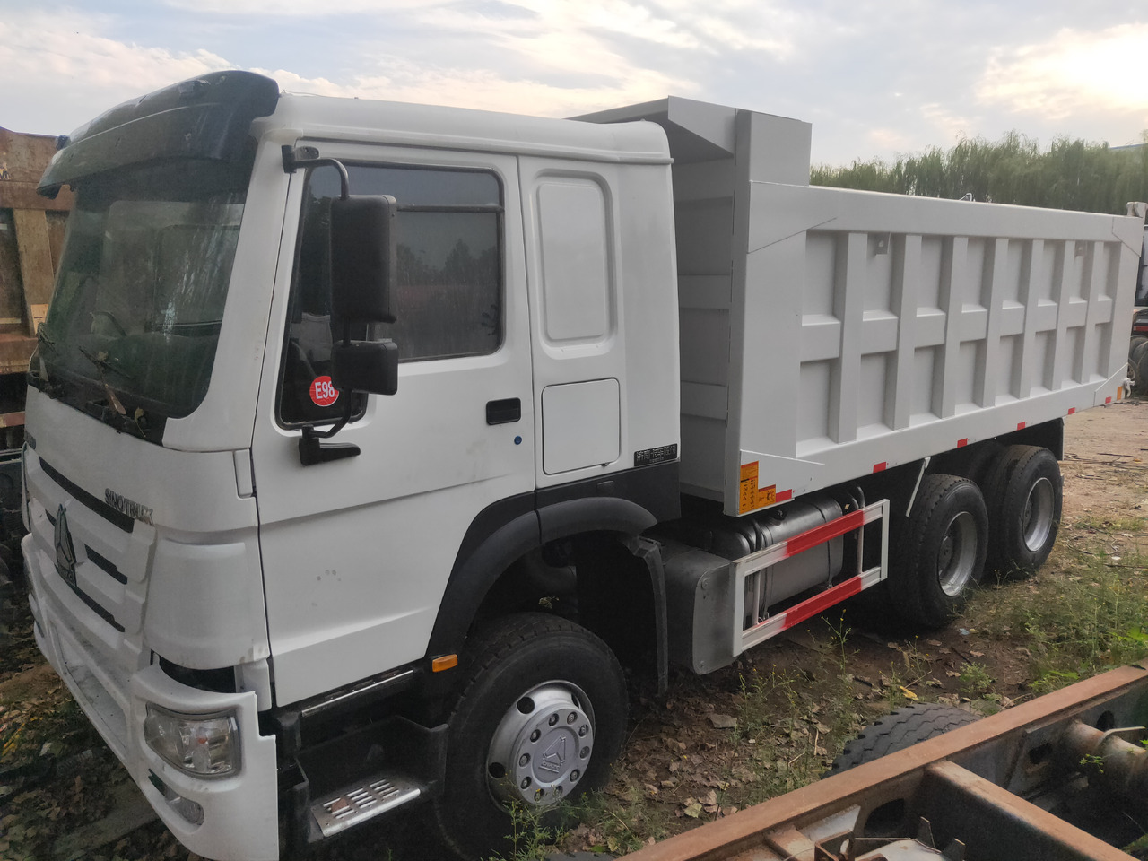Самоскид вантажівка Sinotruk HOWO 6*4  Dump truck: фото 9
