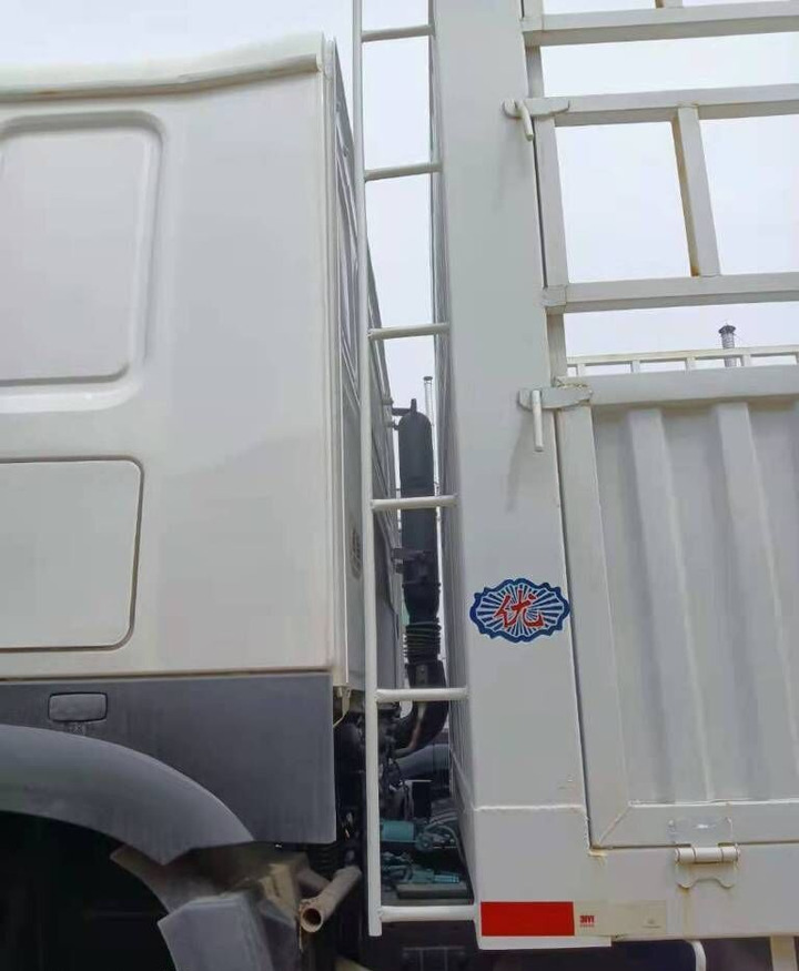 Sinotruk HOWO 6*4 - Бортова вантажівка/ Платформа: фото 3 Sinotruk HOWO 6*4 - Бортова вантажівка/ Платформа: фото 3