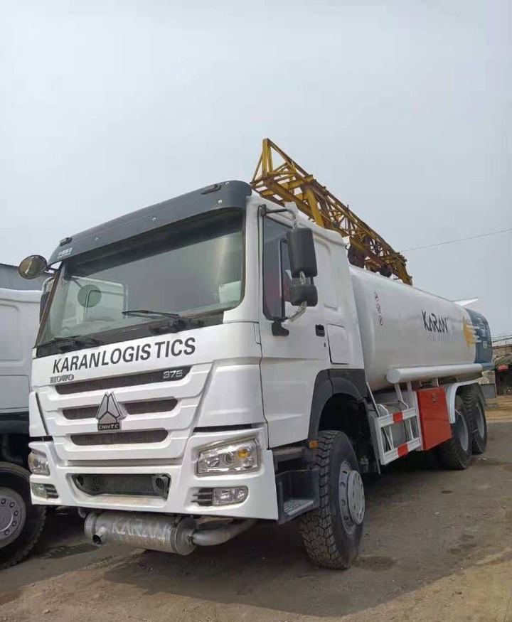 Sinotruk HOWO 6*4 sprinkler - Асенізатори: фото 1 Sinotruk HOWO 6*4 sprinkler - Асенізатори: фото 1