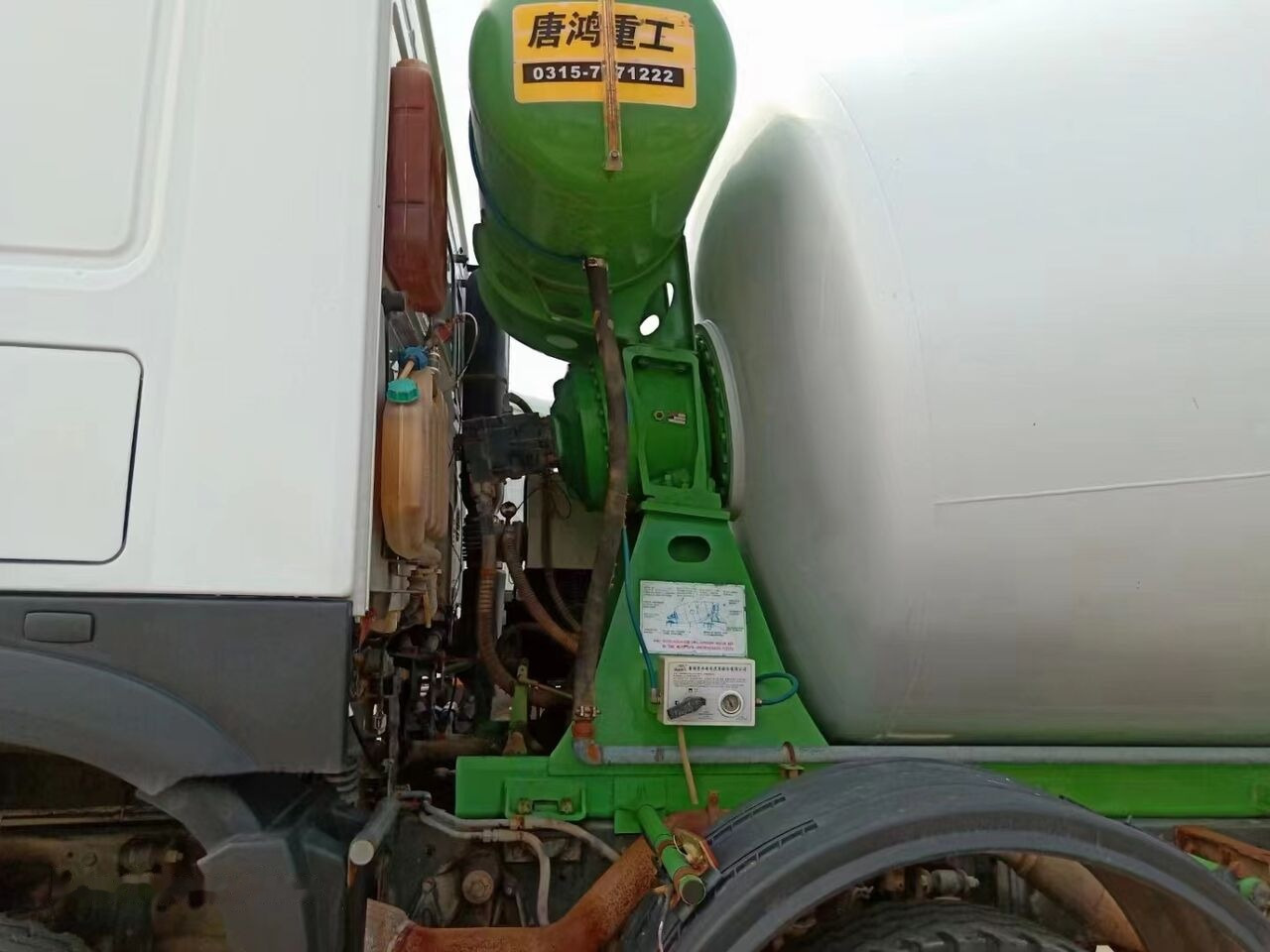 Sinotruk HOWO 8*4 Concrete mixer truck - Автобетонозмішувач: фото 4 Sinotruk HOWO 8*4 Concrete mixer truck - Автобетонозмішувач: фото 4
