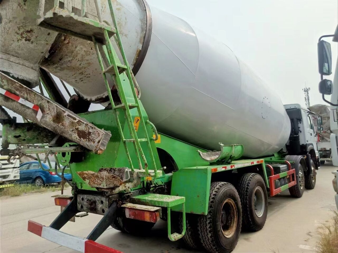 Sinotruk HOWO 8*4 Concrete mixer truck - Автобетонозмішувач: фото 3 Sinotruk HOWO 8*4 Concrete mixer truck - Автобетонозмішувач: фото 3
