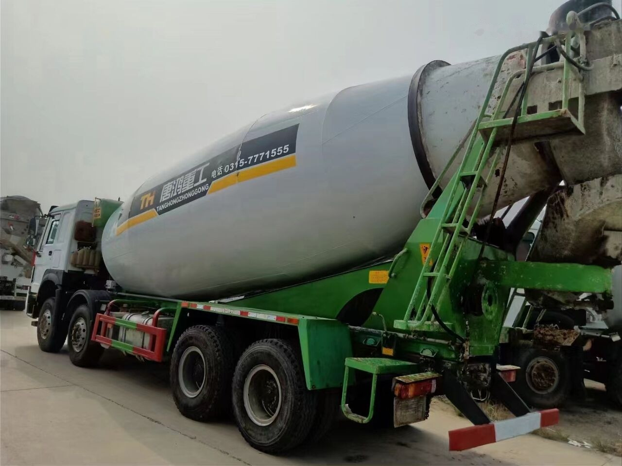 Sinotruk HOWO 8*4 Concrete mixer truck - Автобетонозмішувач: фото 5 Sinotruk HOWO 8*4 Concrete mixer truck - Автобетонозмішувач: фото 5
