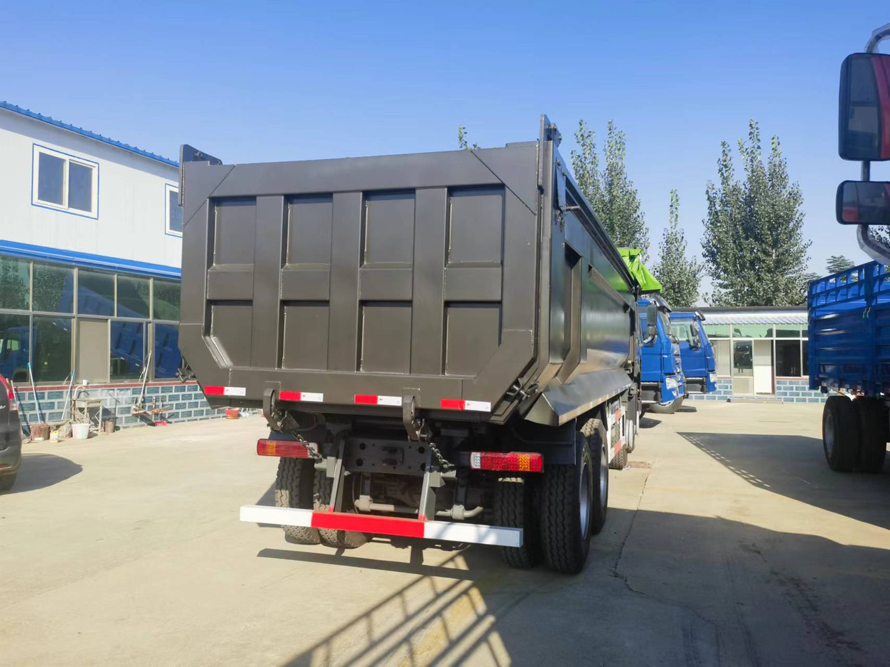 Самоскид вантажівка Sinotruk HOWO 8*4 Dump truck: фото 8