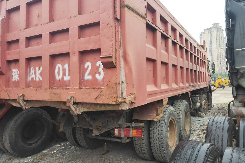 Sinotruk Howo - Самоскид вантажівка: фото 2 Sinotruk Howo - Самоскид вантажівка: фото 2