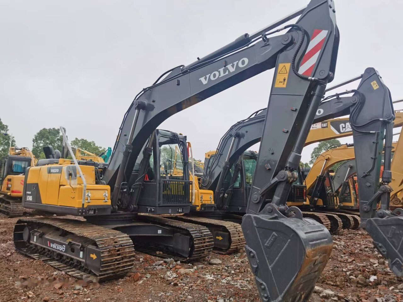 Volvo EC140DL - Гусеничний екскаватор: фото 1 Volvo EC140DL - Гусеничний екскаватор: фото 1