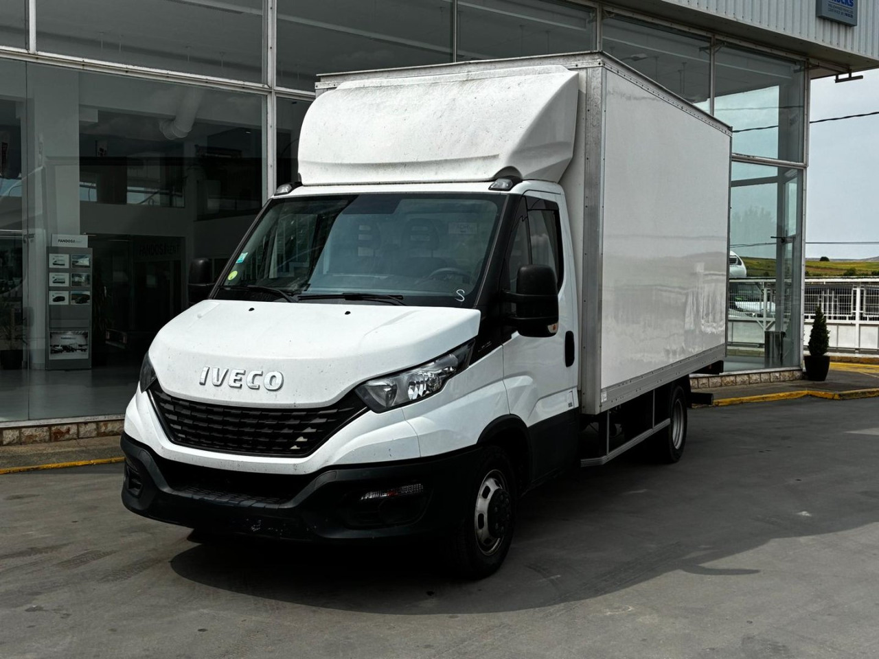 Caja cerrada IVECO 35C16 20m3 - Фургон з закритим кузовом: фото 1 Caja cerrada IVECO 35C16 20m3 - Фургон з закритим кузовом: фото 1