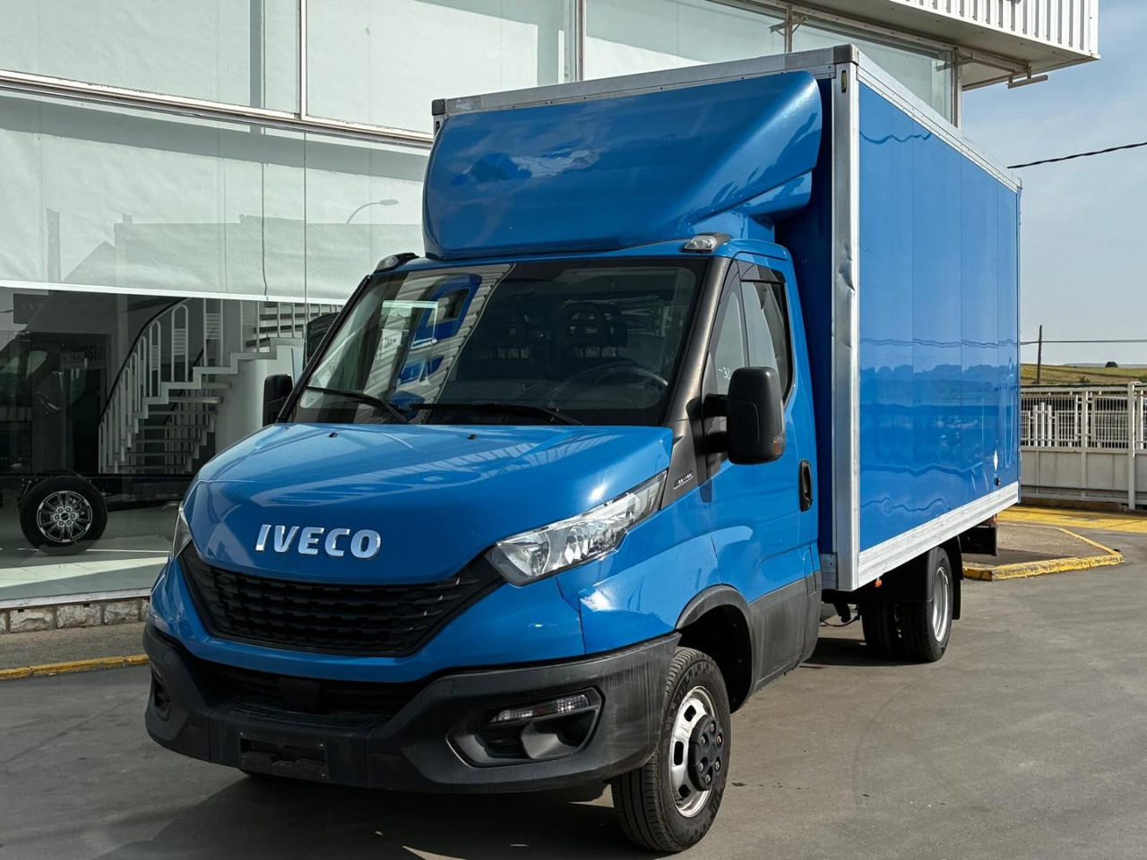 Caja cerrada IVECO 35C16 20m3 - Фургон з закритим кузовом: фото 1 Caja cerrada IVECO 35C16 20m3 - Фургон з закритим кузовом: фото 1