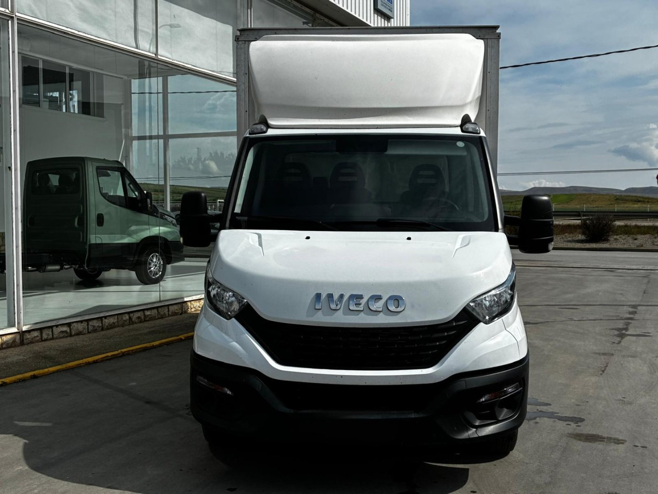 Caja cerrada IVECO 35C16 3.0 20m3 - Фургон з закритим кузовом: фото 2 Caja cerrada IVECO 35C16 3.0 20m3 - Фургон з закритим кузовом: фото 2