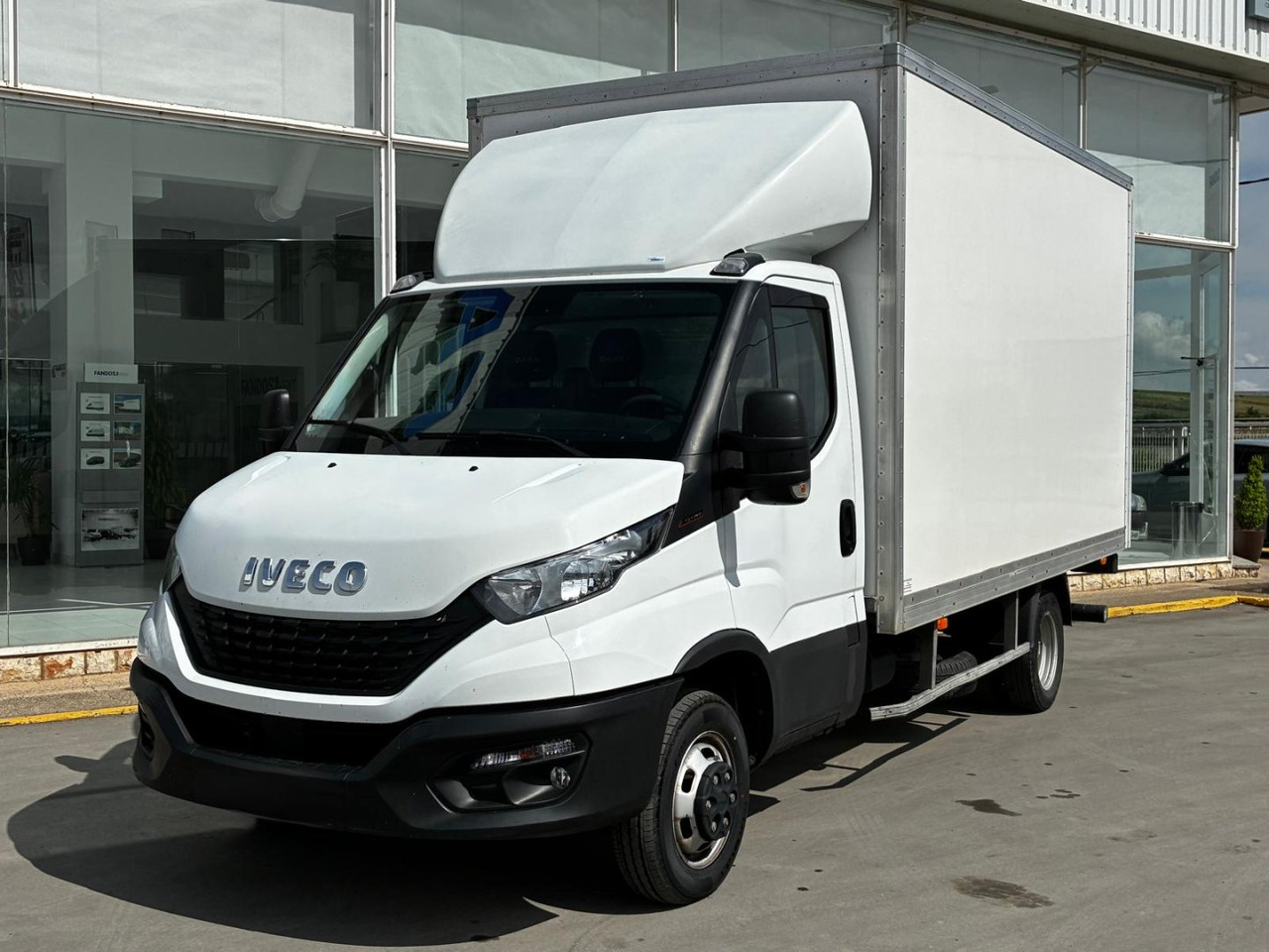 Caja cerrada IVECO 35C16 3.0 20m3 - Фургон з закритим кузовом: фото 1 Caja cerrada IVECO 35C16 3.0 20m3 - Фургон з закритим кузовом: фото 1