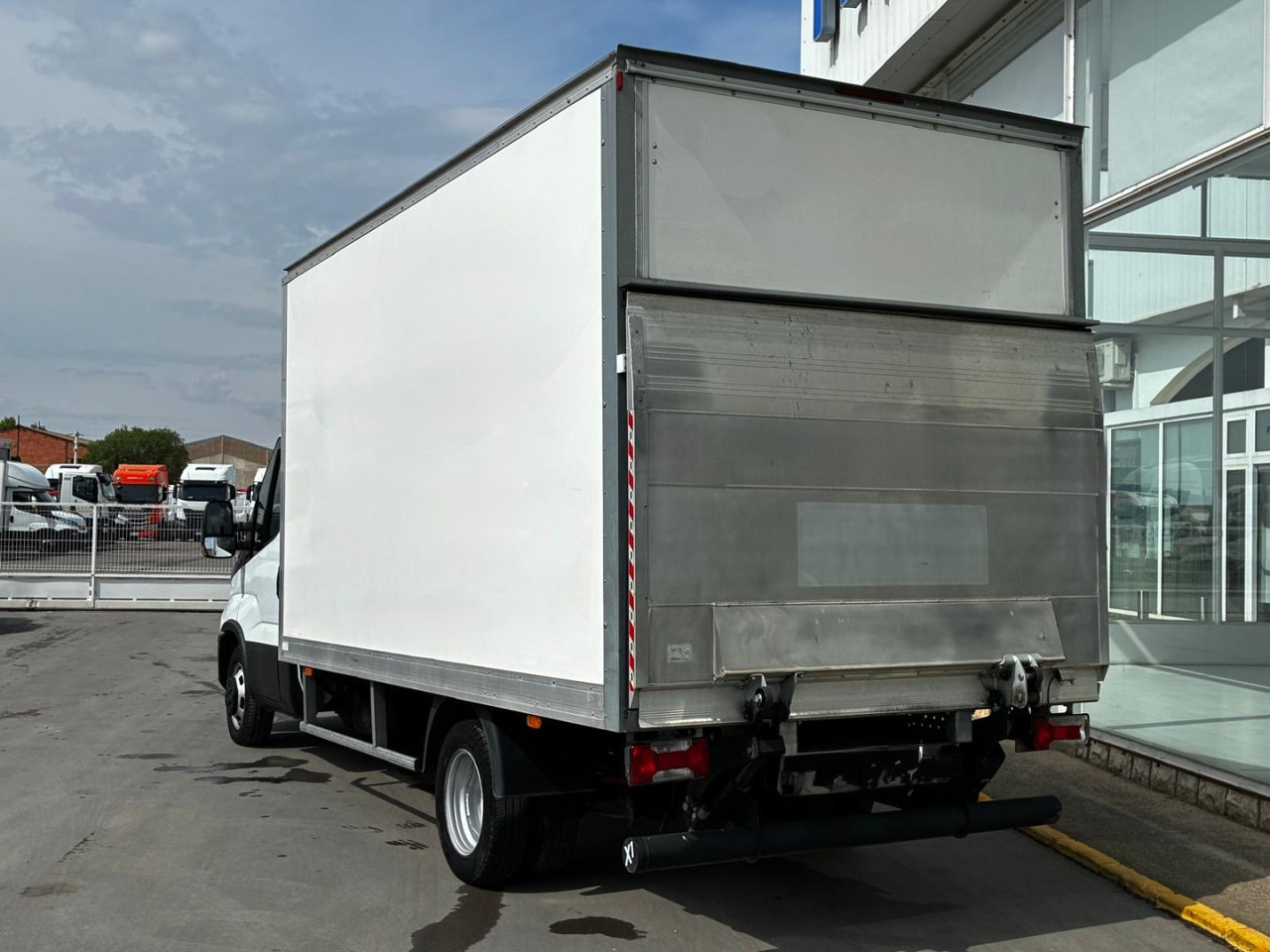 Caja cerrada IVECO 35C16 3.0 20m3 - Фургон з закритим кузовом: фото 4 Caja cerrada IVECO 35C16 3.0 20m3 - Фургон з закритим кузовом: фото 4
