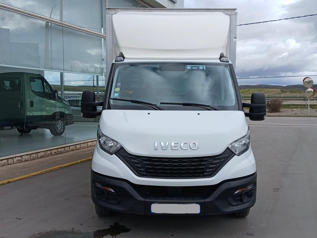 Caja cerrada IVECO 35C16 3.0 20m3 - Фургон з закритим кузовом: фото 2 Caja cerrada IVECO 35C16 3.0 20m3 - Фургон з закритим кузовом: фото 2