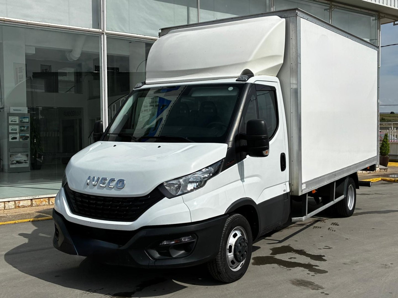 Caja cerrada IVECO 35C16 3.0 20m3 - Фургон з закритим кузовом: фото 1 Caja cerrada IVECO 35C16 3.0 20m3 - Фургон з закритим кузовом: фото 1