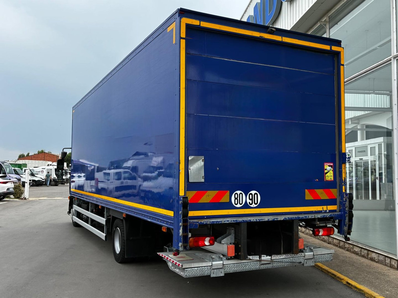 Caja cerrada Renault D120-210 - Вантажівка з закритим кузовом: фото 4 Caja cerrada Renault D120-210 - Вантажівка з закритим кузовом: фото 4
